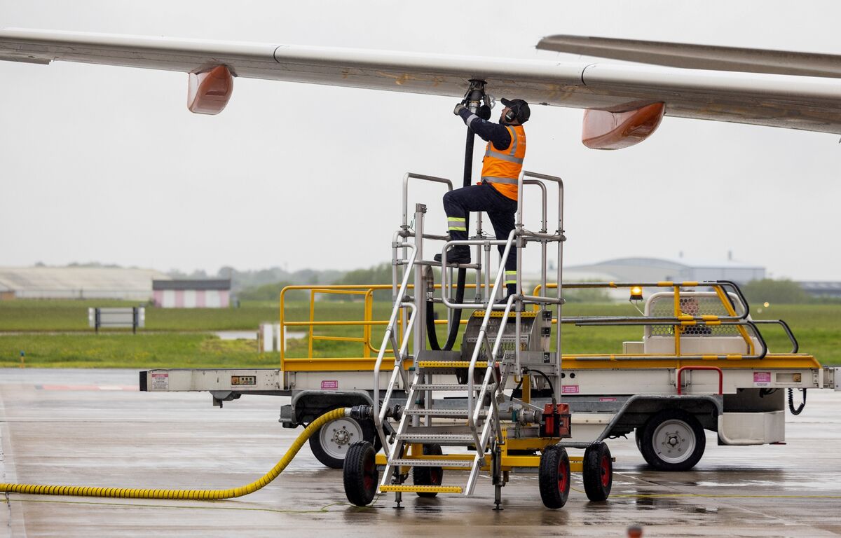 Europe Has Enough Jet Fuel For Coming Weeks as Stocks Pressured