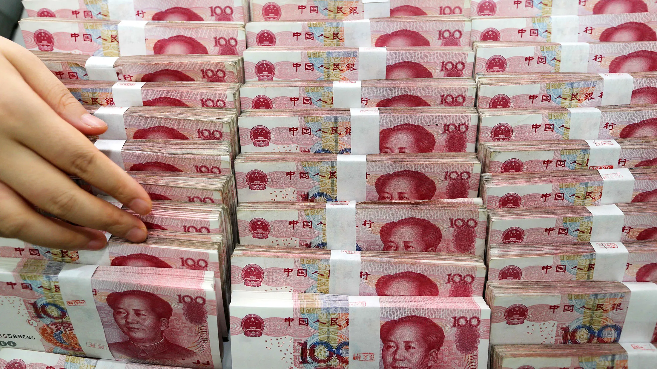 The Chinese Are Converting Their Cash to U.S. Dollars - Bloomberg