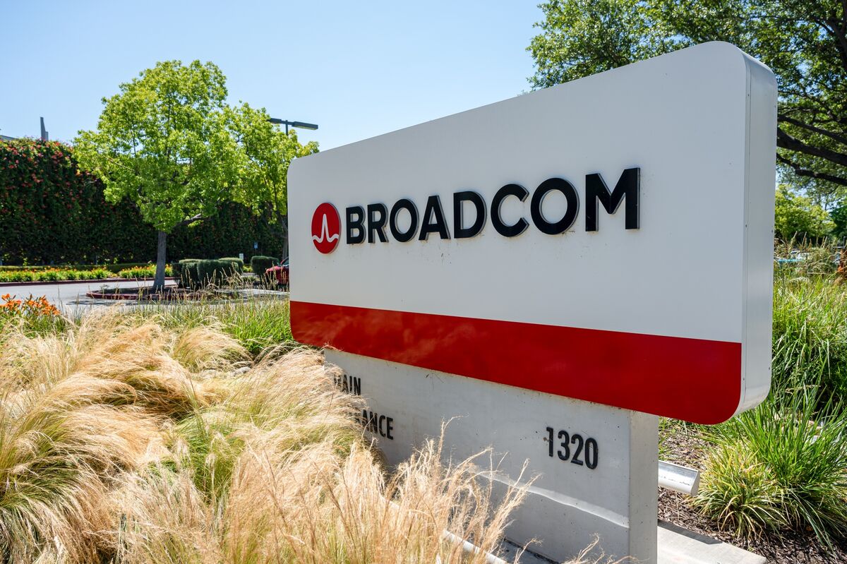 Tech: Anthropic achieves a $30 billion run rate and secures a partnership deal with Broadcom.