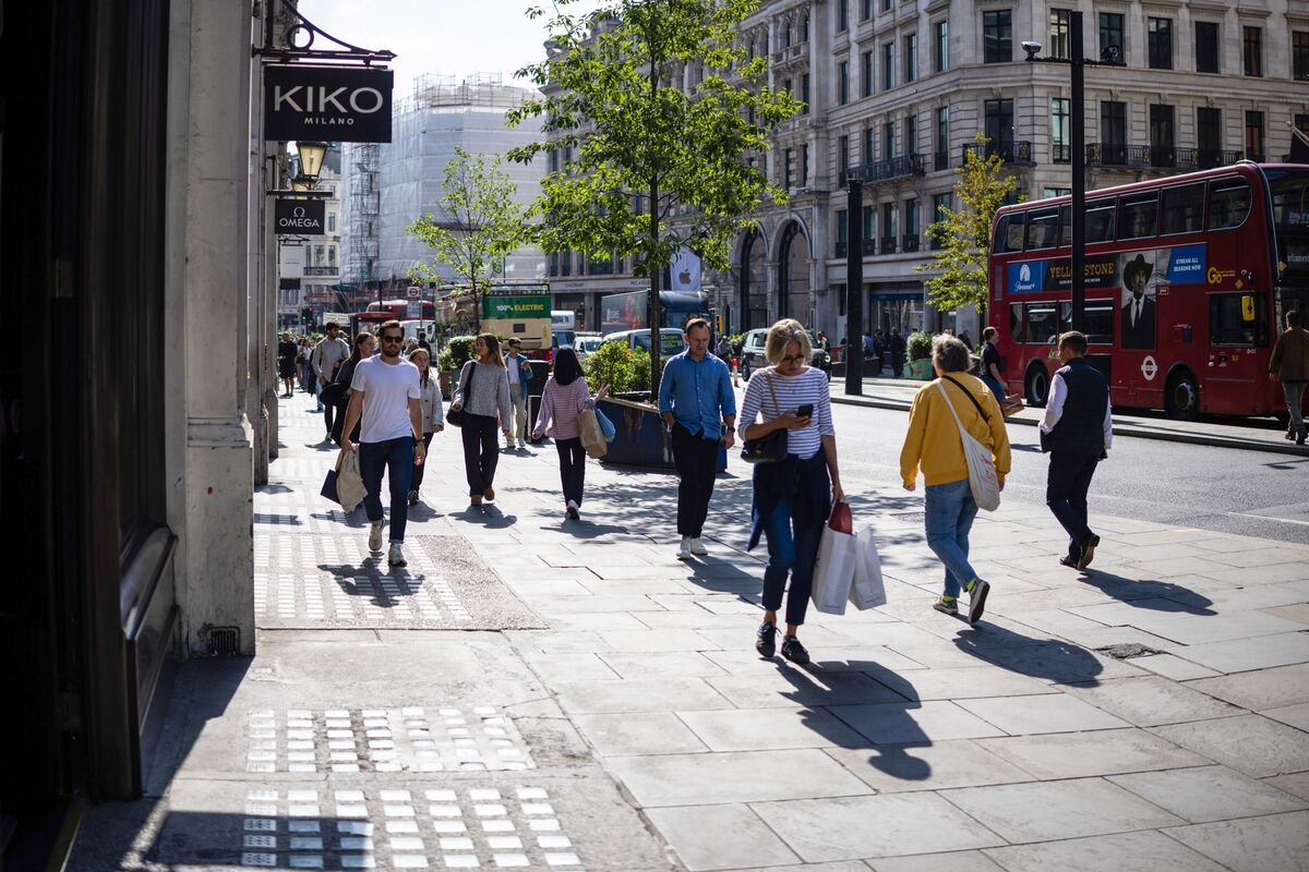 UK Inflation Unexpectedly Jumps as Labour Tax Hikes Take Toll