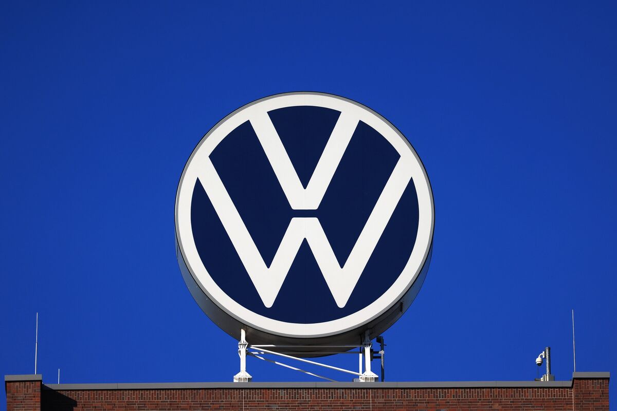 VW Gives Sense of Deja Vu With Plan to Raise Returns in EV Shift ...