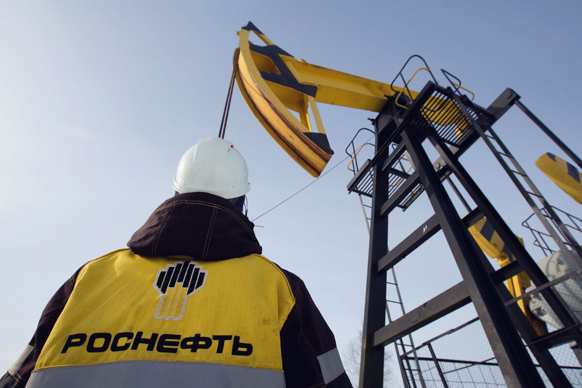 Russia Seeks Oil Sanctions Workaround to Offset Hit to Budget