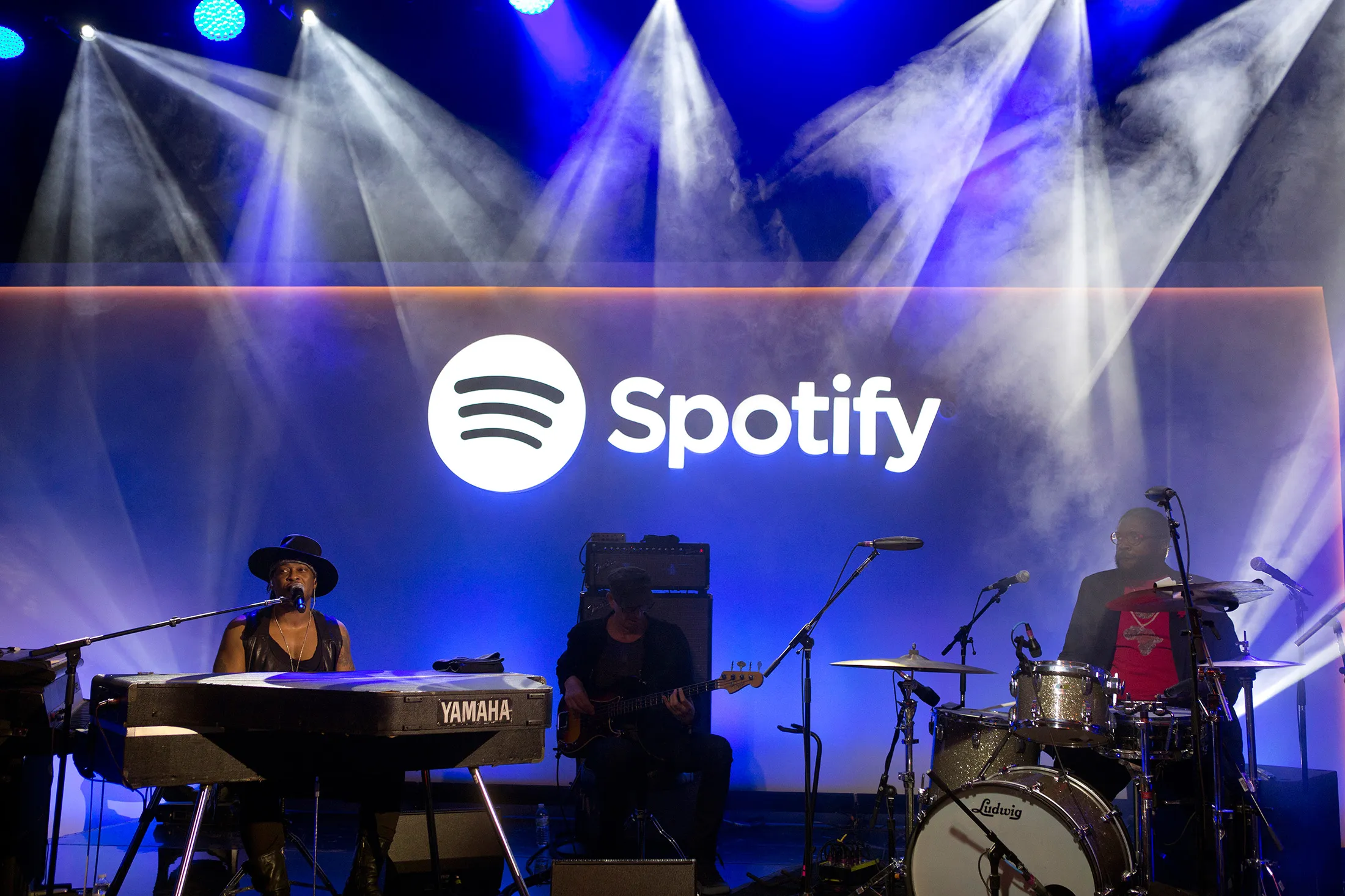 Singer D'Angelo, left, sings accompanied by drummer Questlove at a Spotify Ltd. media event in New York, U.S., on Wednesday, May 20, 2015.
