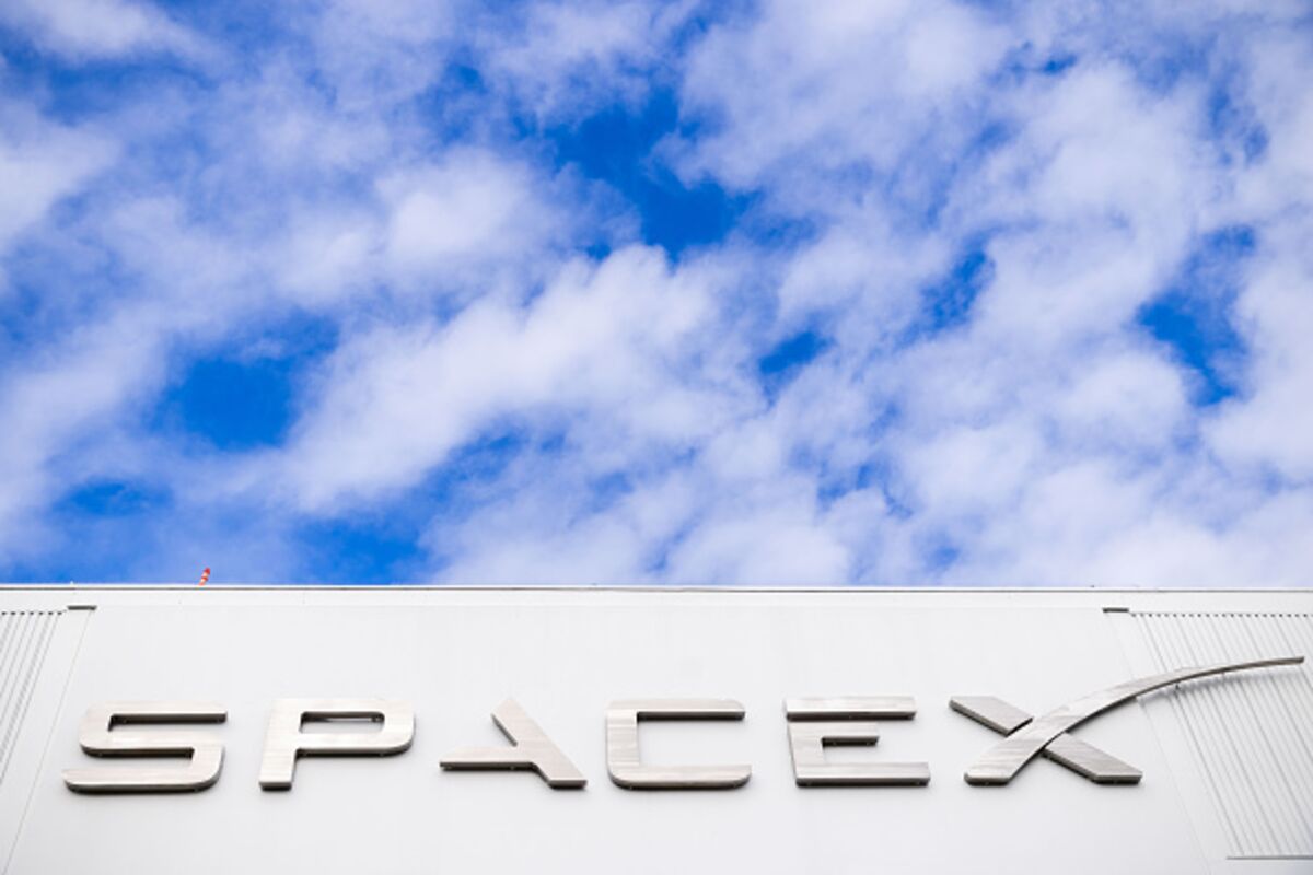 Torrid Rally in Rocket Stocks Falters as SpaceX IPO Draws Close
