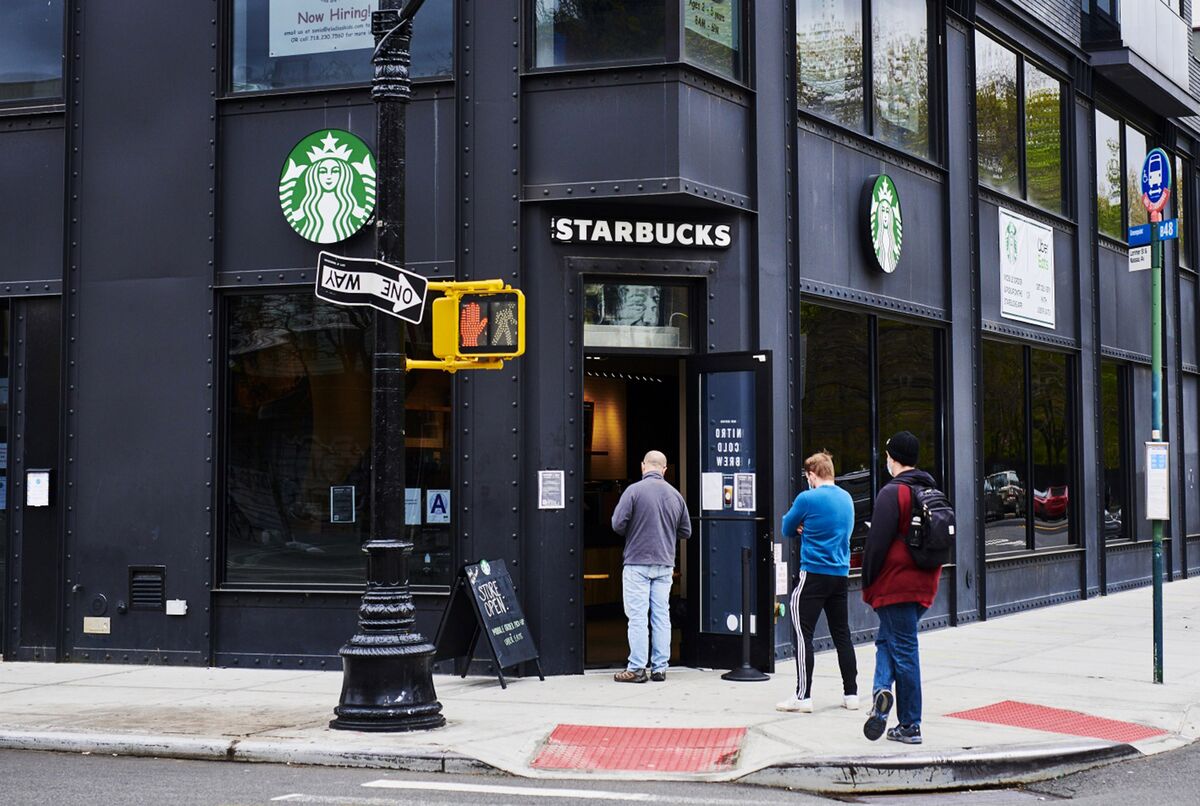 Starbucks Embraces the Drive-Thru - Bloomberg