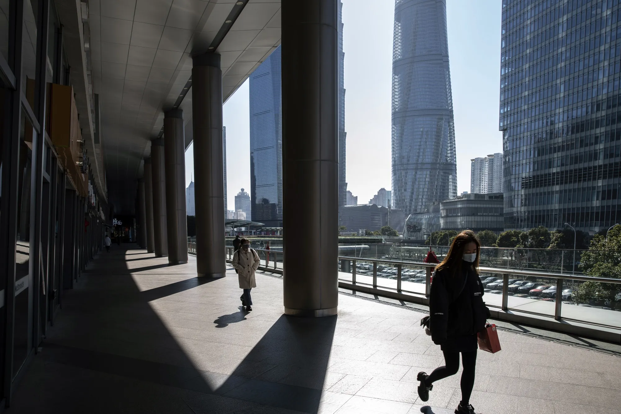 Commuters in Shanghai as China Stocks’ Strong Start to New Year Falters Near Record High