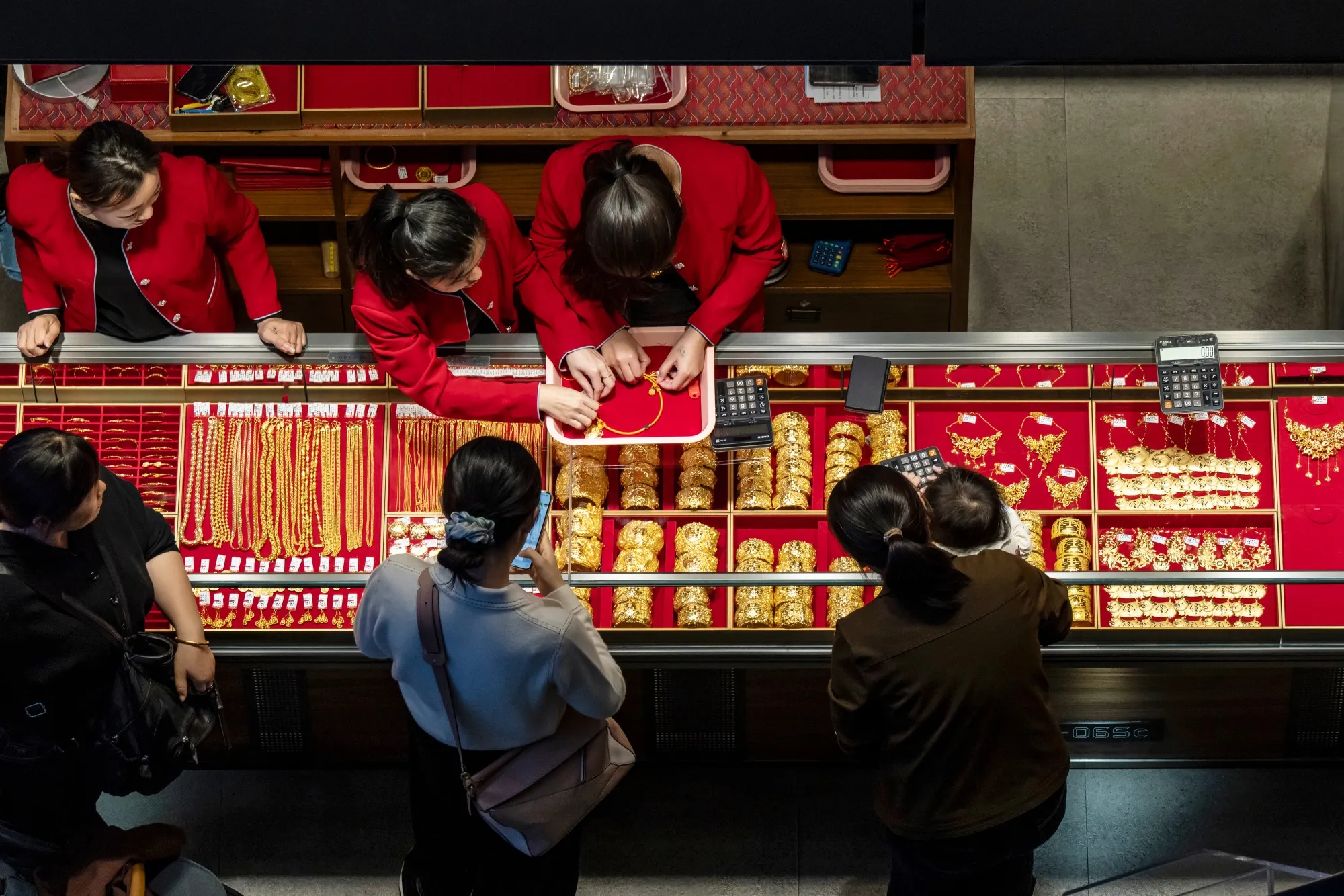 Precious Metals Craze Prompts China Fund to Turn Away Investors - Bloomberg