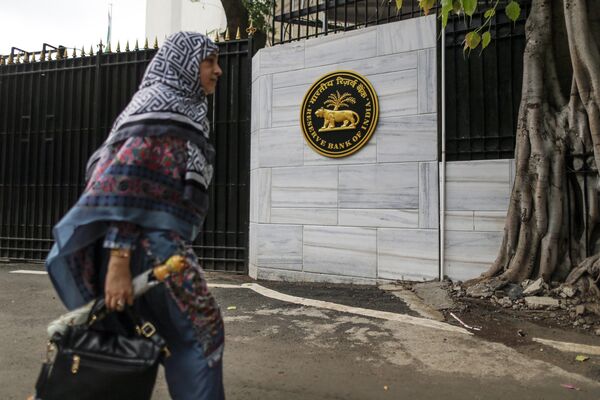 Indian Central Bank Is Said to Resume FX Swaps to Aid Liquidity