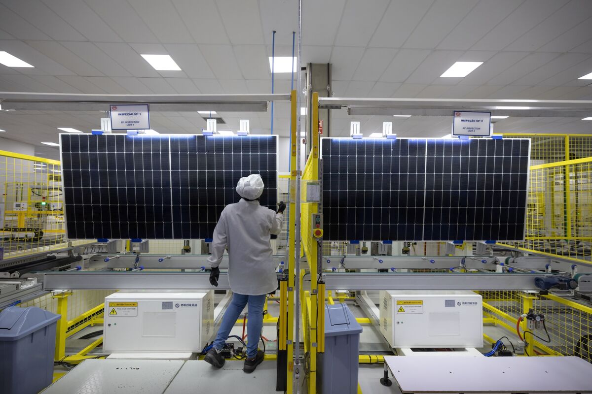 bloomberg.com - Martin Alfonsin Larsen - Silver's Solar Demand Boom Starts to Fade as High Prices Bite
