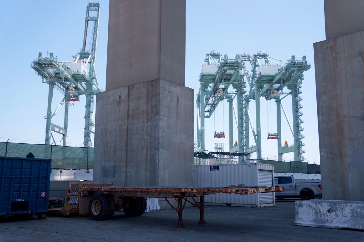 Longshoremen Prepare for Strike Amid Contract Dispute