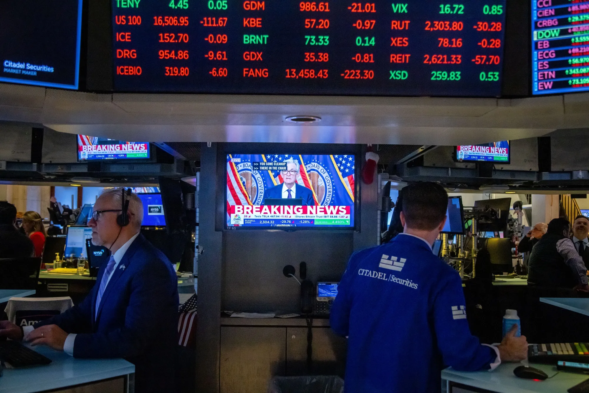 A television station broadcasts Jerome Powell speaking after a Federal Open Market Committee meeting on the floor of the New York Stock Exchange on Dec. 18.