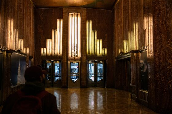 Chrysler Building Sale Prompts Question: What’s a Trophy Worth?
