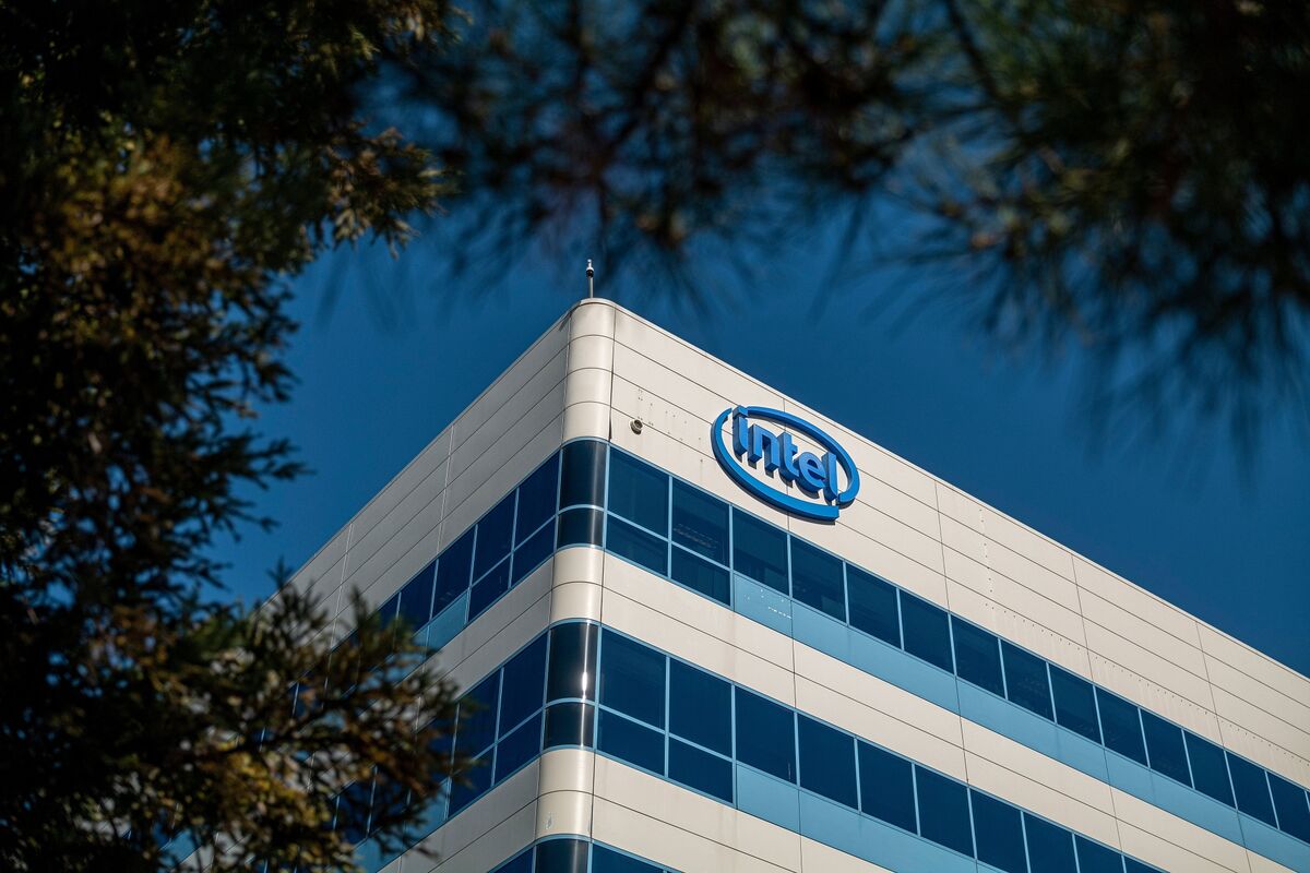 Intel (INTC) Breaks Up Graphics-Chip Unit, Names Raja Koduri Chief Architect