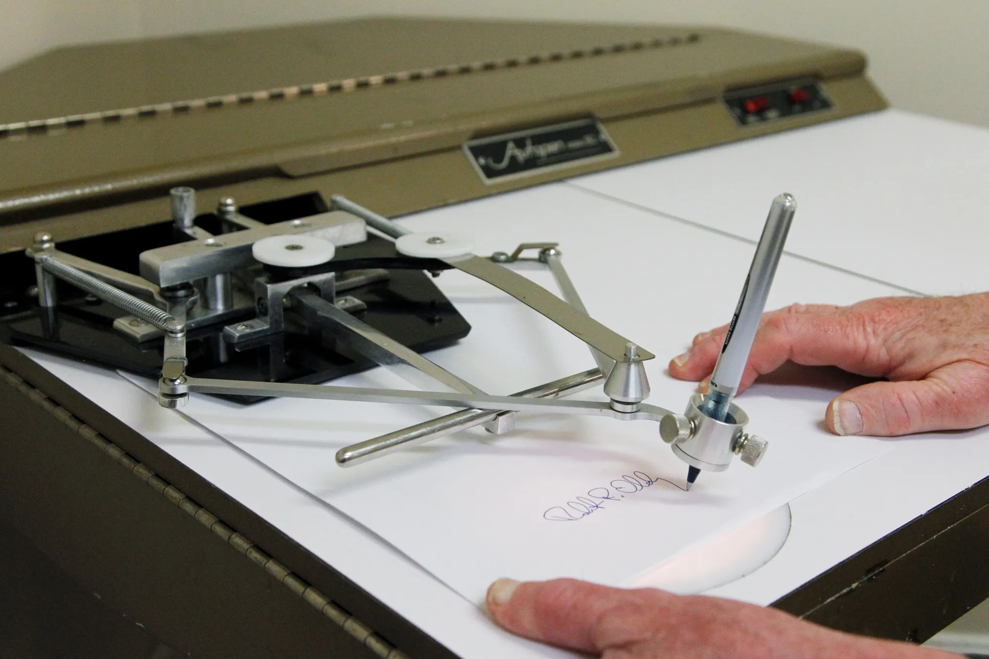 An Autopen Model 80 in 2011.