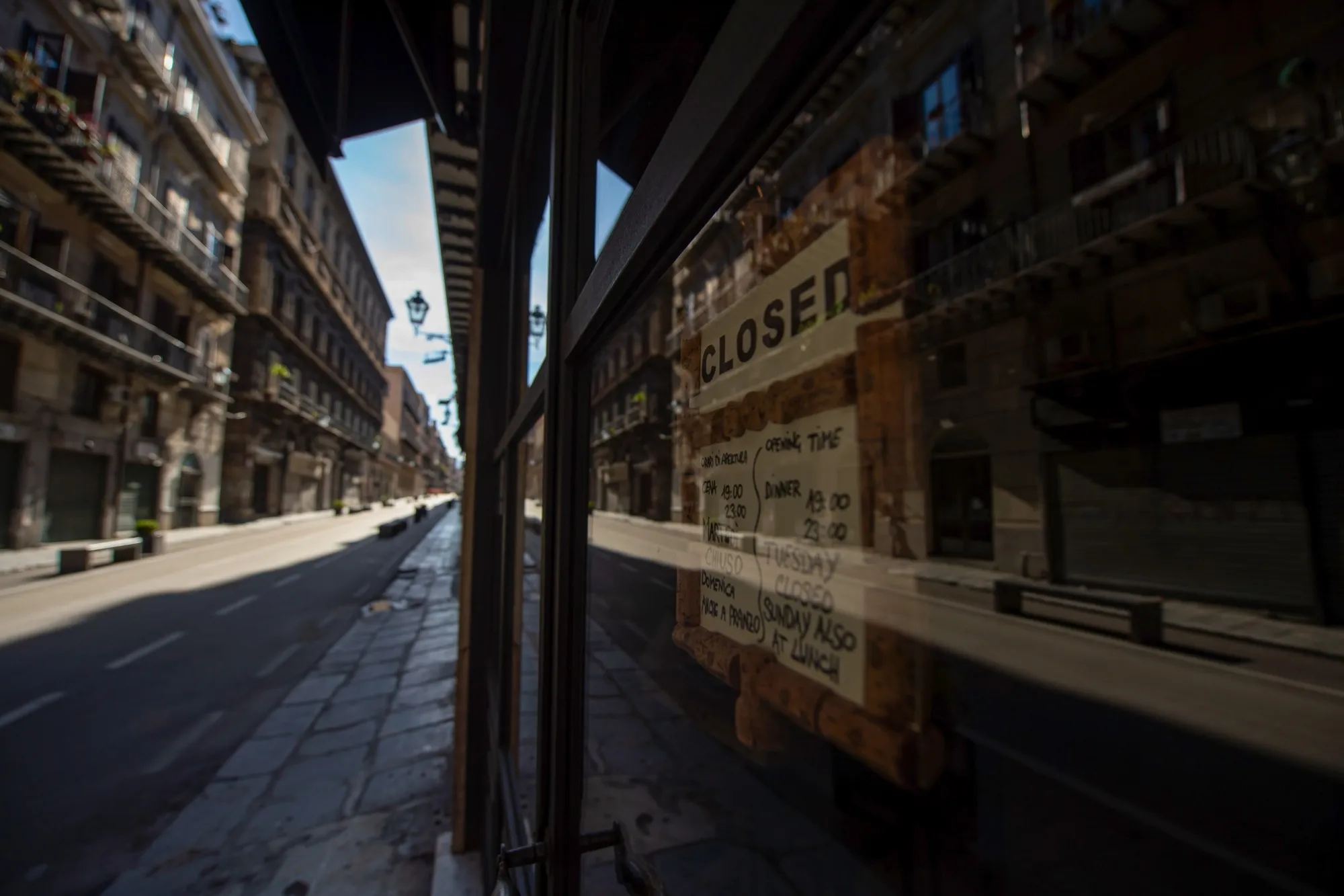 Italy Risks Losing Grip in South With Fear of Looting, Riots
