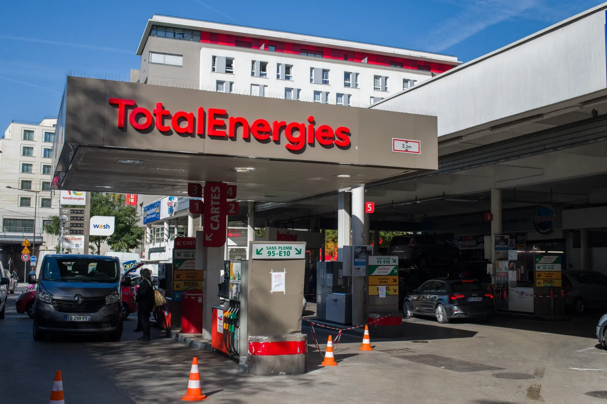 Customers queue for fuel at a gas station, which has run out of diesel, in Paris.&nbsp;