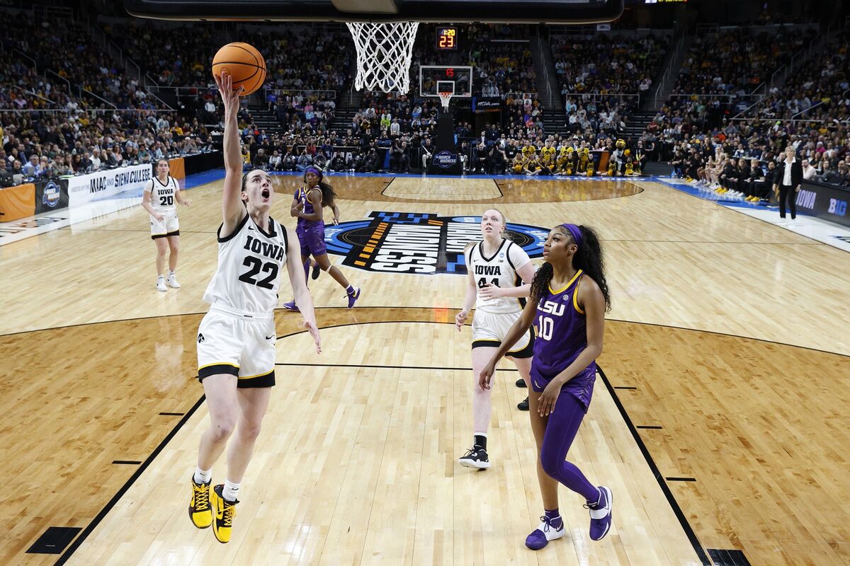 Caitlin Clark Vs. Angel Reese Is WNBA's Gift to Us - Bloomberg