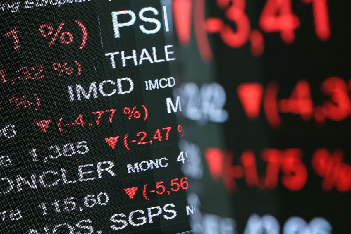 bloomberg.com - Ruhell Amin - Tech Firms Lead European Stocks Lower as AI Momentum Cools