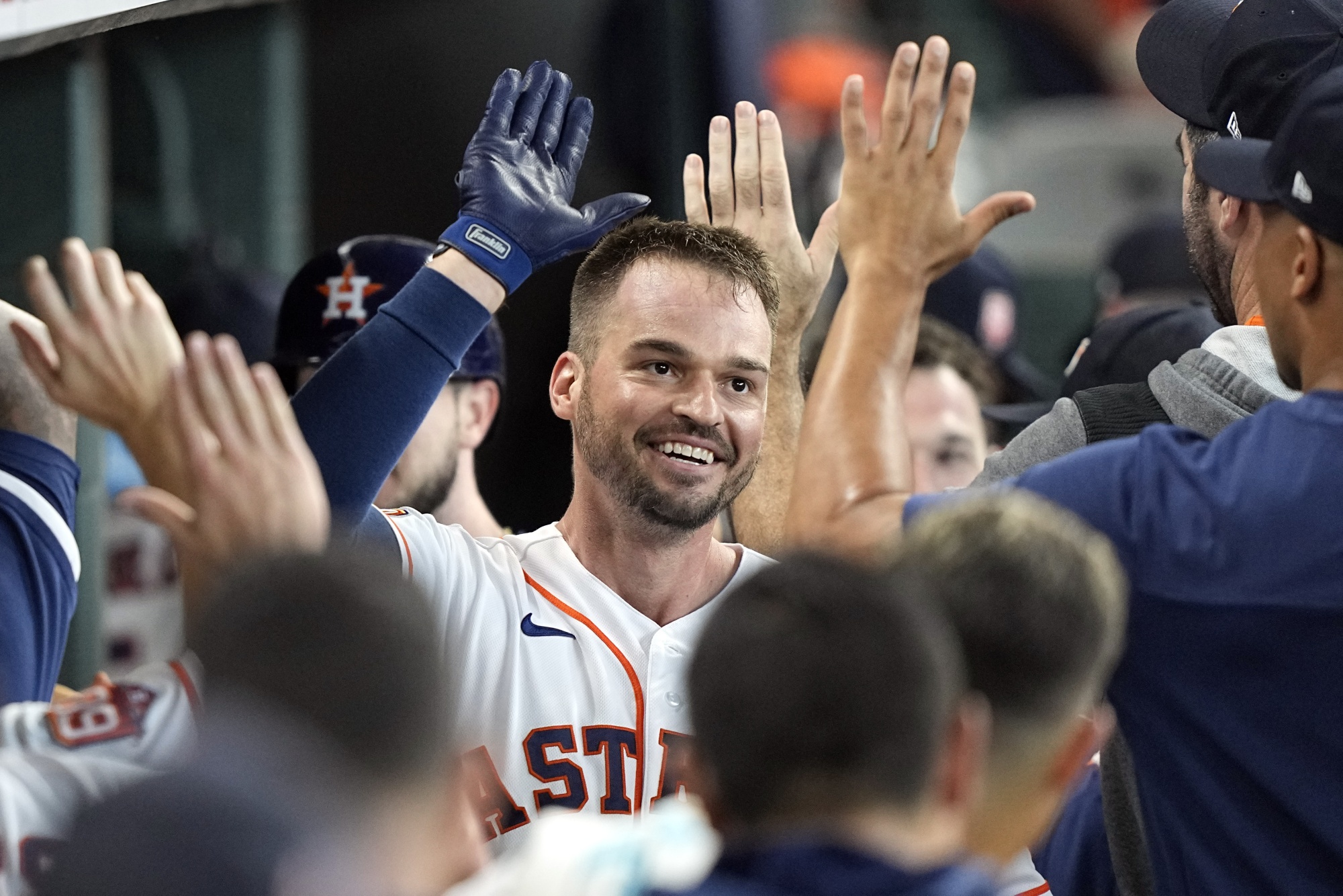 Trey Mancini homers in first start with Astros since trade