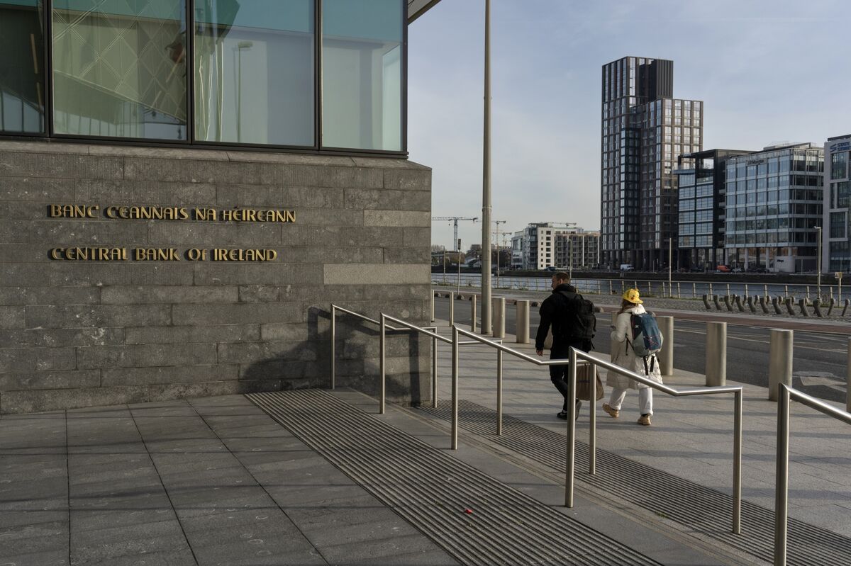 Irish Economy Resilient Despite Trade Turmoil, Central Bank Says