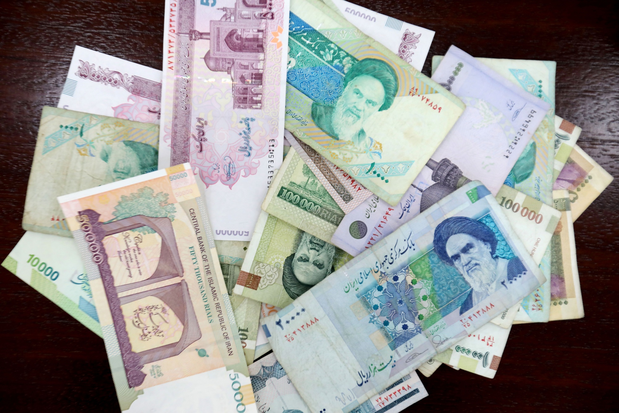 Iran s Currency Has Dived 18 Since Anti Government Protests Started iran-s-currency-has-dived-18-since-anti-government-protests-started