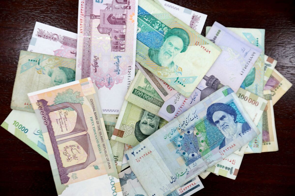 Iran s Currency Has Dived 18 Since Anti Government Protests Started 