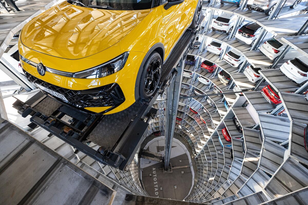bloomberg.com - Isolde MacDonogh - Volkswagen Warning Fails to Derail Optimism About Auto Stocks