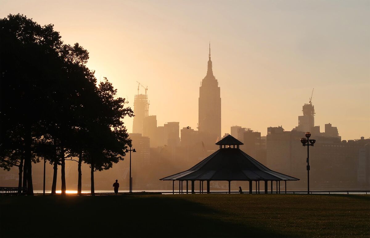 New York City Weather Summer Heat Wave Drives Power Use Up Bloomberg