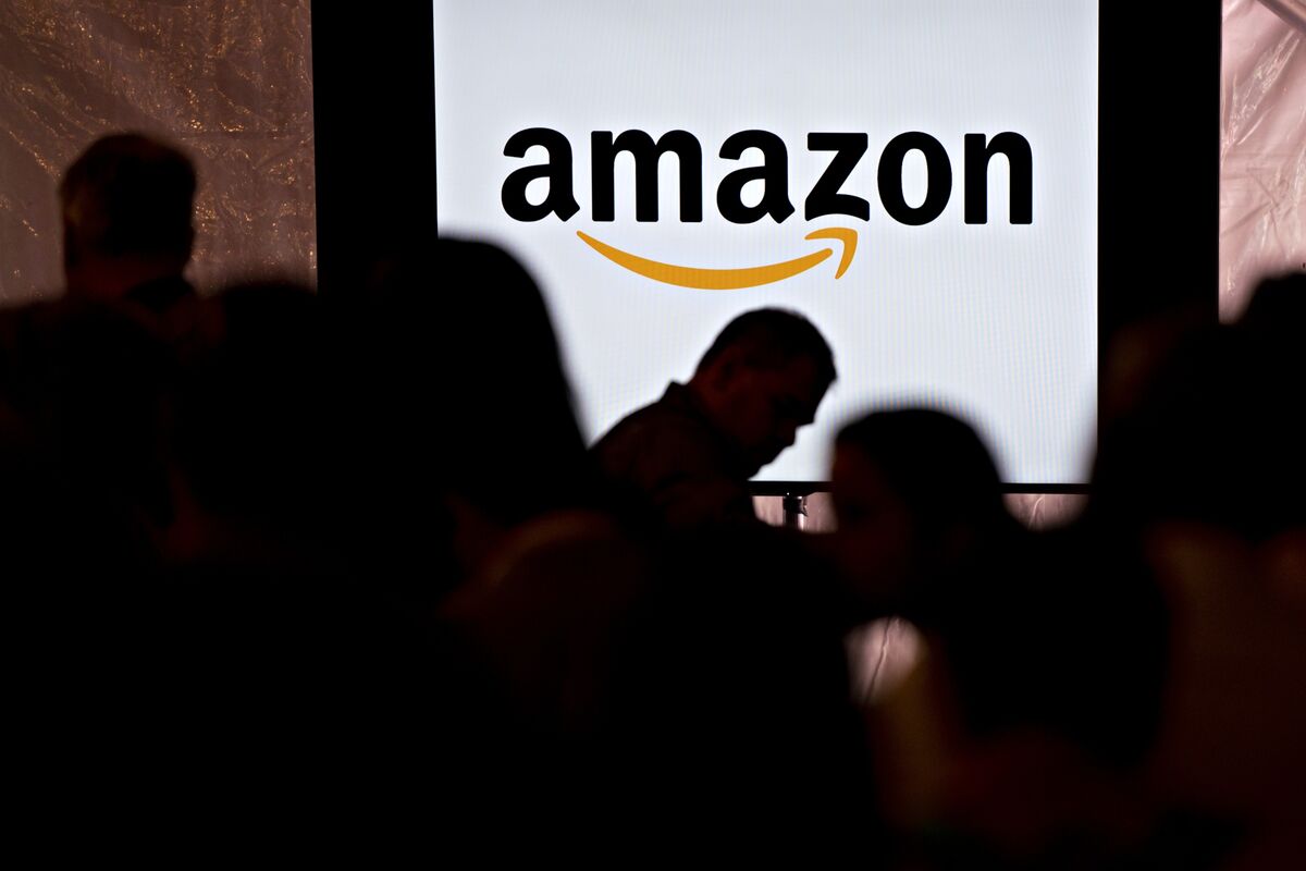 Sources: the FTC has revamped its Amazon antitrust probe, shaking up the investigative team, re-interviewing potential witnesses, and asking about the MGM deal (Leah Nylen/Bloomberg)