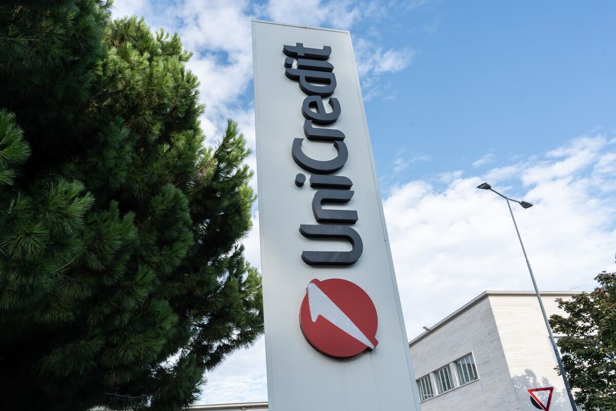Unicredit (UCG) Boosts Investor Returns After 4Q Profit Triples ...