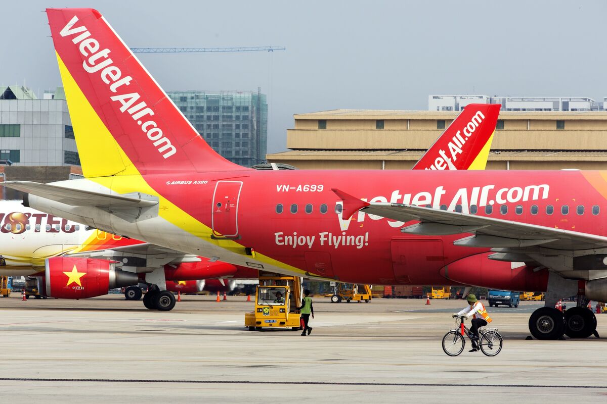 bloomberg.com - Angus Whitley - New Airlines Target Qantas's Grip on Lucrative Australian Market