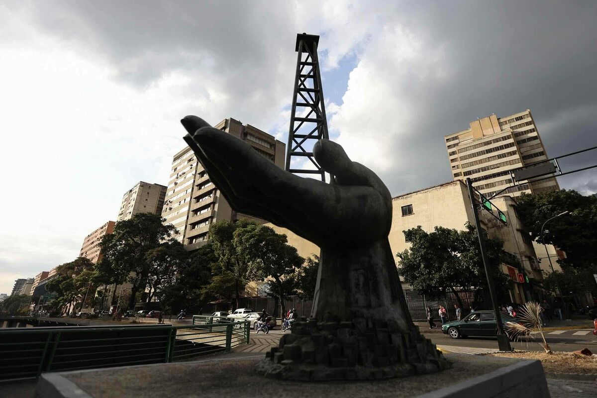 Cómo Venezuela busca reactivar su economía con un canje de deuda