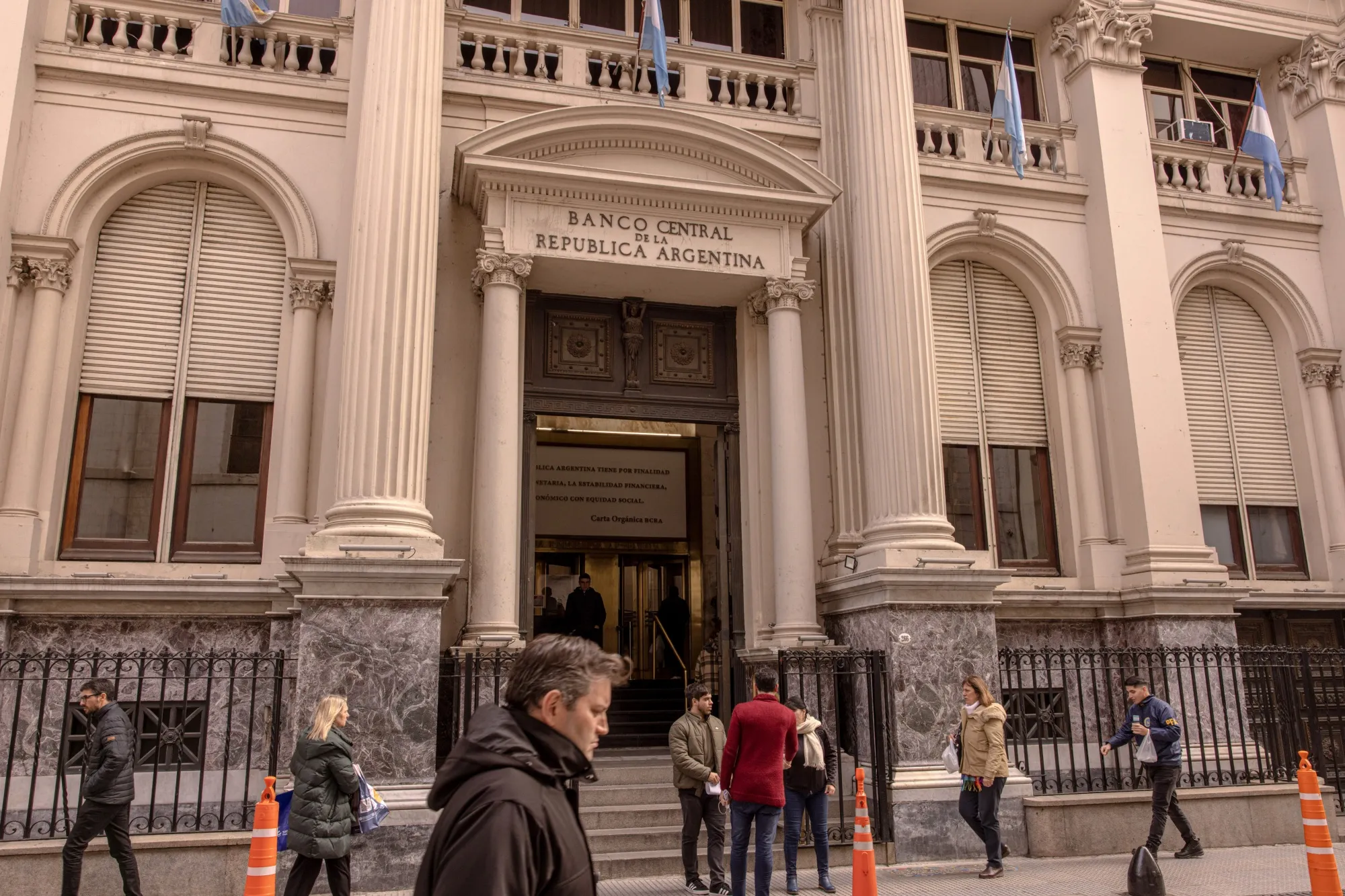 Argentina Weighing New Loans From Either Investment Funds or IMF - Bloomberg Argentina Weighing New Loans From Either Investment Funds or IMF - Bloomberg