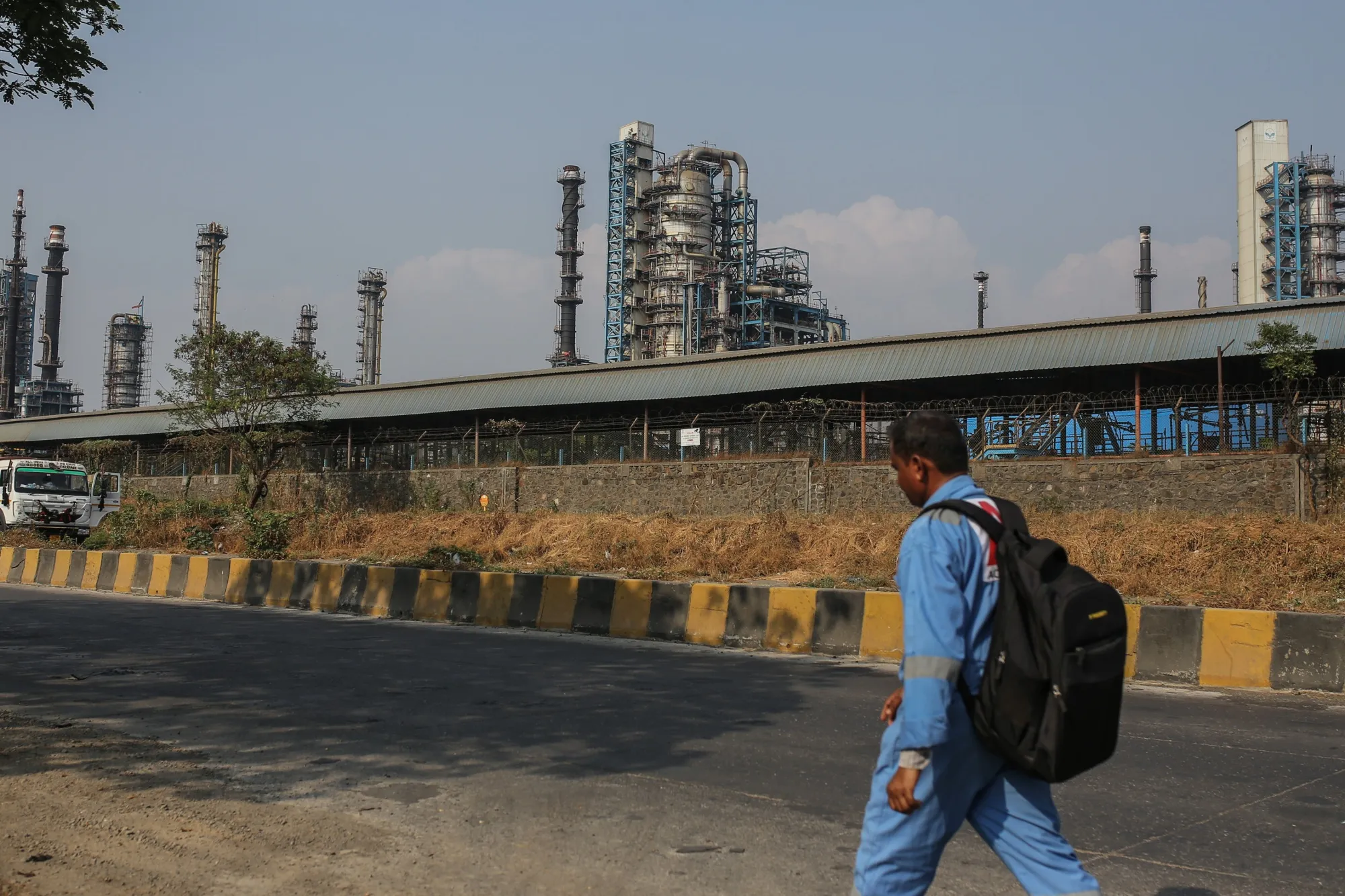 India Refineries As Trump’s Russian Oil Threat Pushes India to Seek Alternatives 