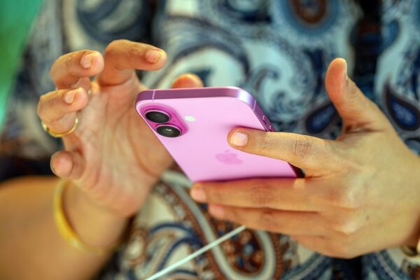 Apple iPhone 16 Begins Sale in Mumbai