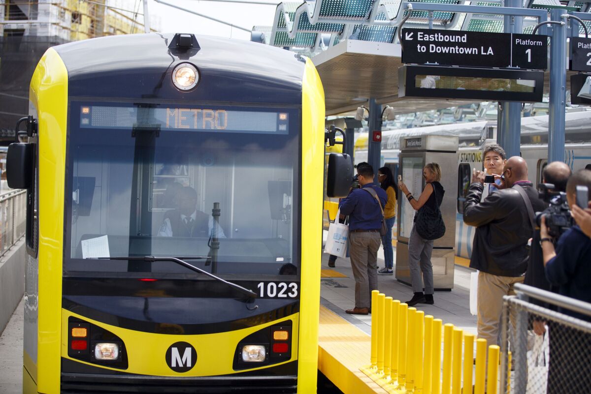 L A S Metro Flirts With Fare Free Public Transit Bloomberg