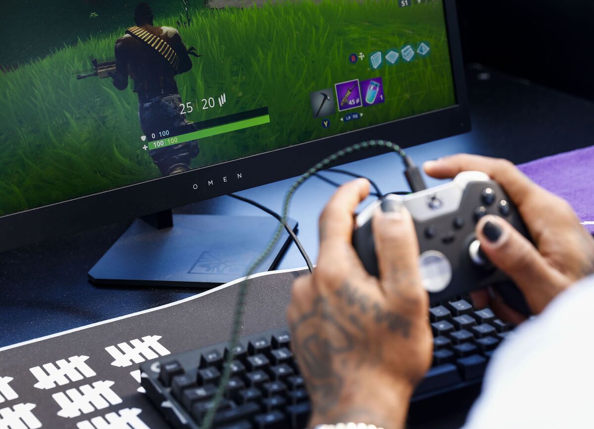 a gamer plays in epic games fortnite battle royale celebrity pro am at the e3 expo in los angeles on june 12 - fortnite free vs paid