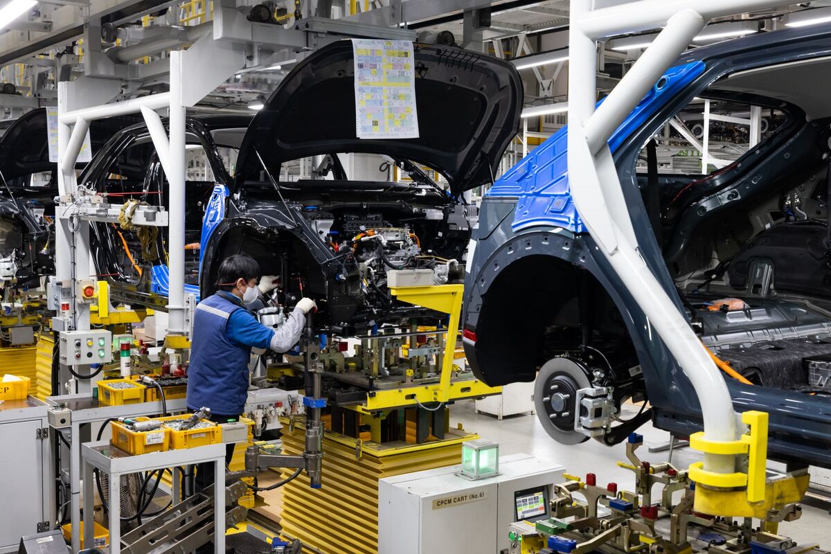 Hyundai Motor Workers Strike Over Bonuses, Robot Job Security