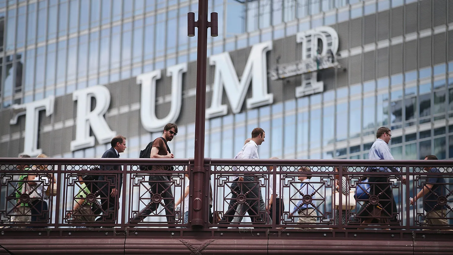 Workers install the final letter for a sign on the outside of the Trump Tower on June 12, 2014, in Chicago.
