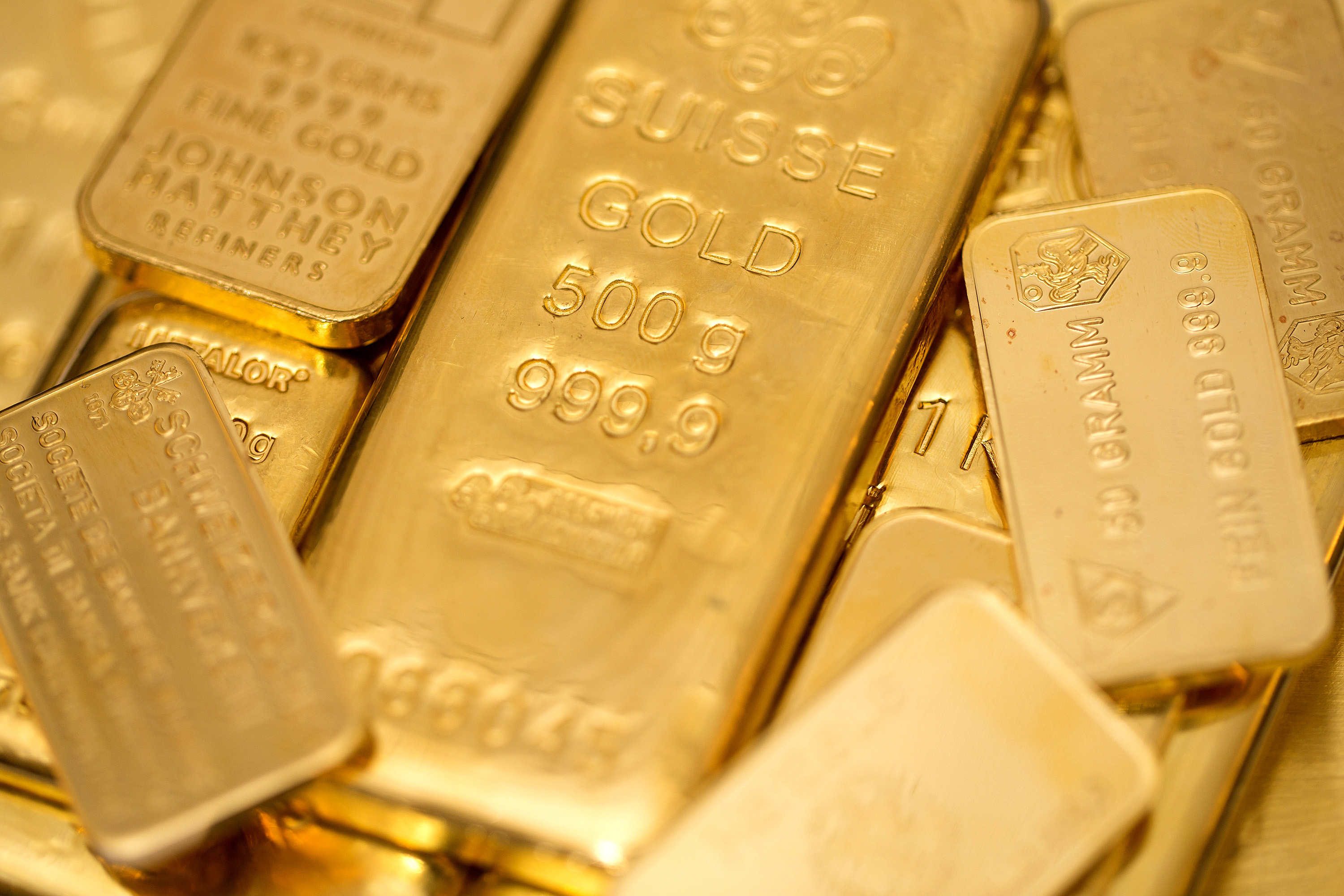 Кому продать золото. Инвестиции в золото. Gold Bullion мышка. Золото фор. Золото цена.