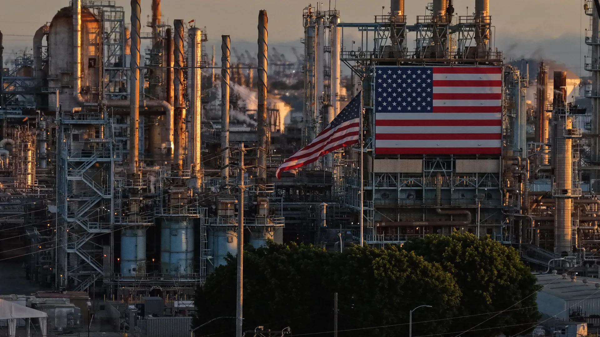bloomberg.com - Watch Oil Market Prices In Hormuz Resilience