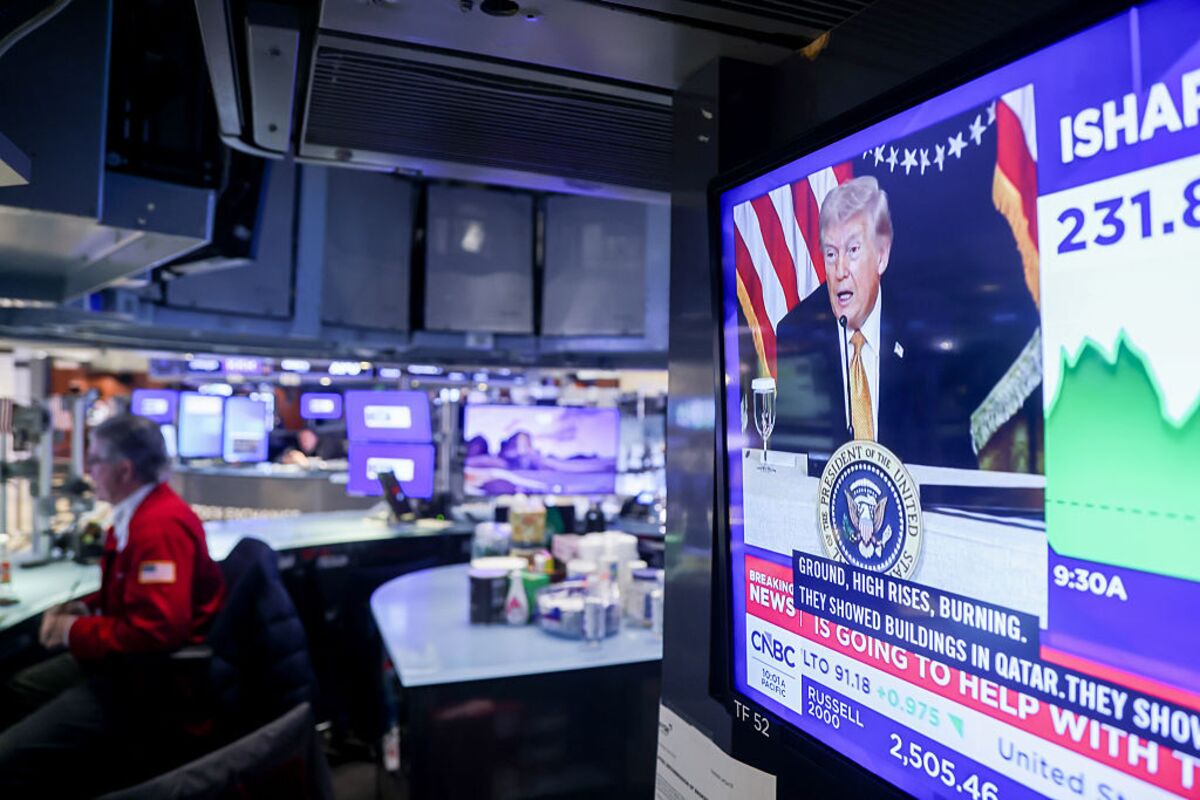 Equities Surge Could Unravel in Wall Street Trading: Analysis