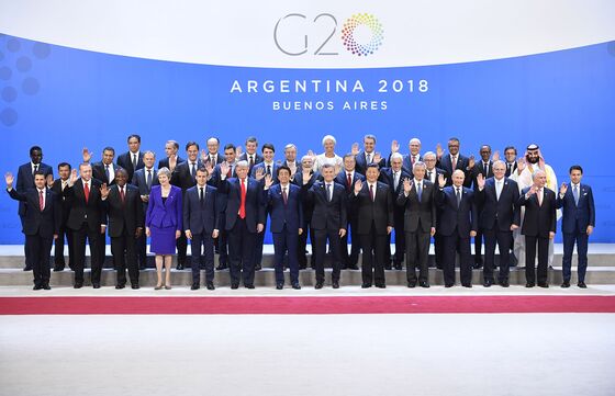 A Family Photo With a Difference: Leaders Gather for G-20 Summit
