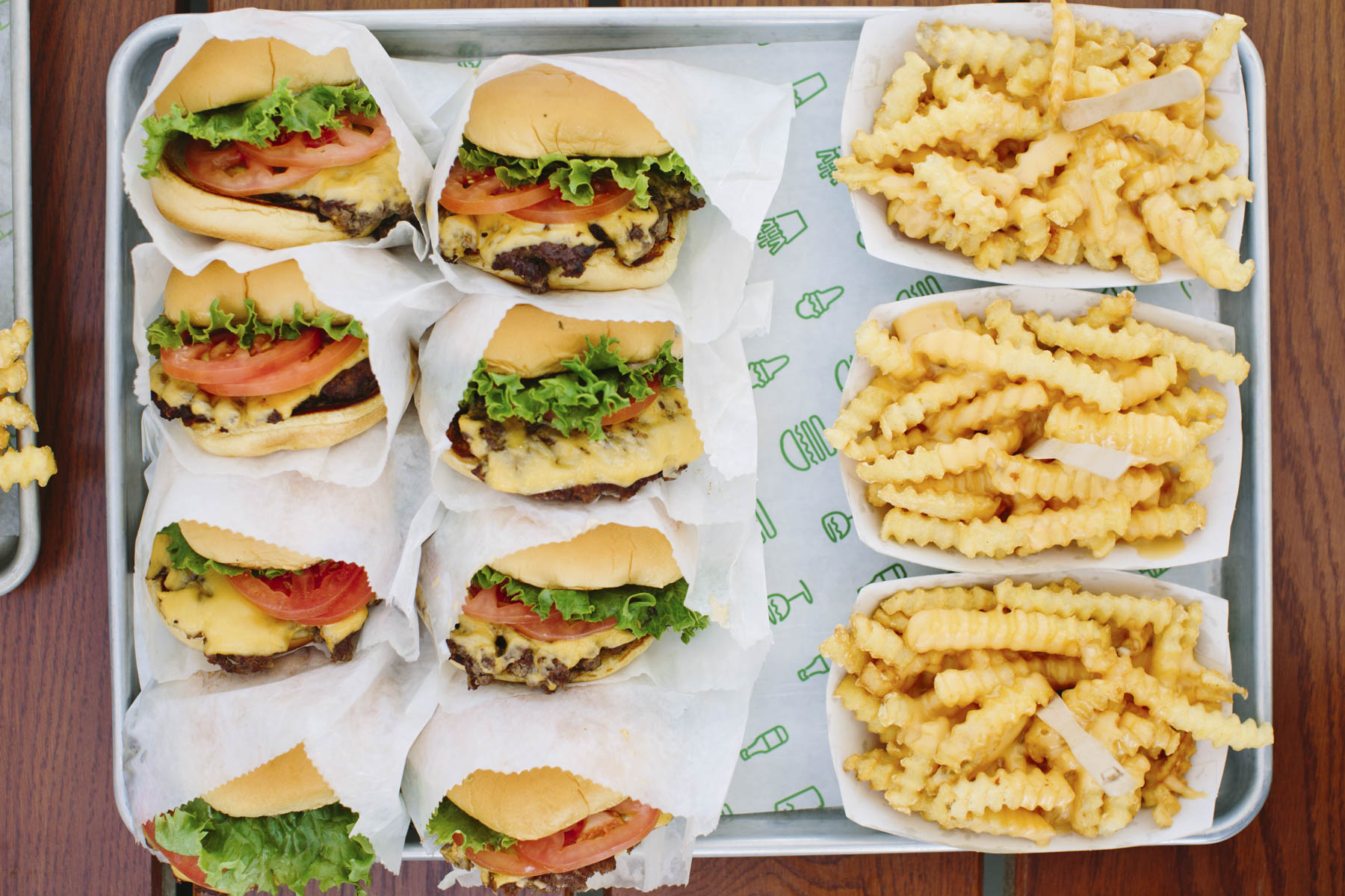 Shake shake москва. Бургерная Shake Shack. Shake Shack в Москве. Shake Shack в Турции. Американская сеть бургерных.