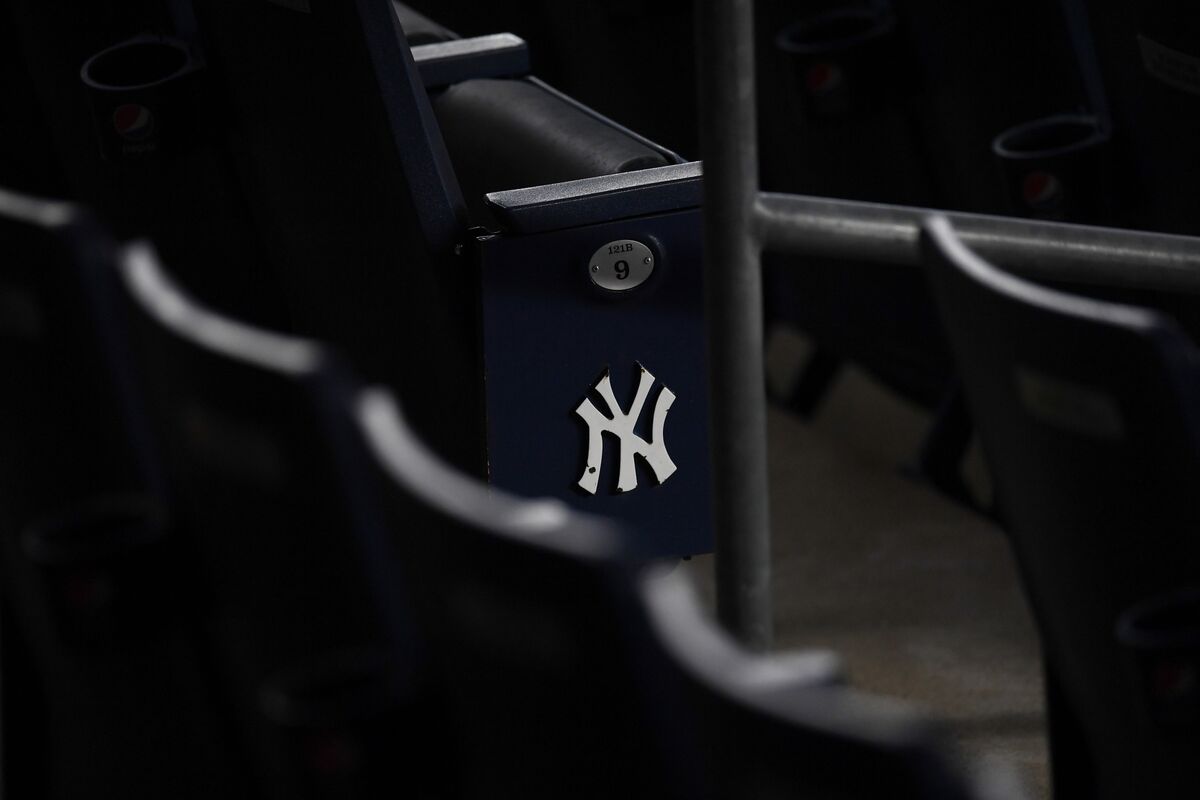 Yankees Holder Ray Chambers Weighs Selling Stake in NY Team - Bloomberg