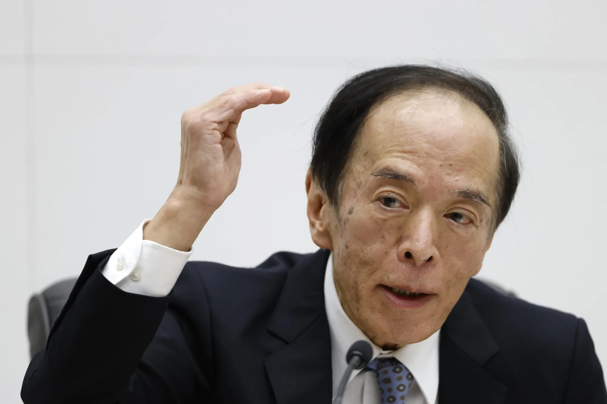 Kazuo Ueda 