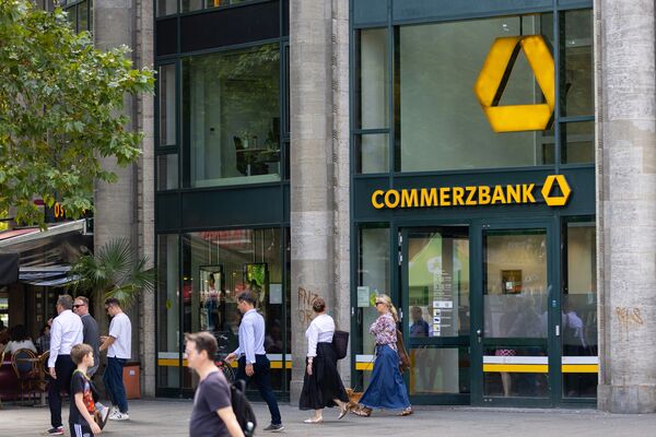 Shock UniCredit Move on Commerzbank Catches Germany Off Guard