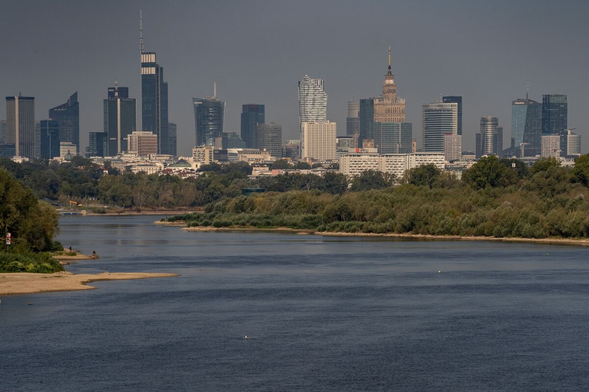 ⚫️ BLOOMBERG: Fitch Ratings avverte: possibile downgrade del rating creditizio della Polonia per debito pubblico in aumento.