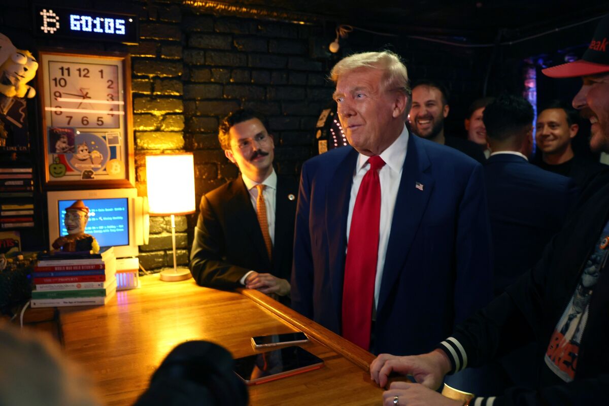 Trump Uses Bitcoin at NYC Bar Visit