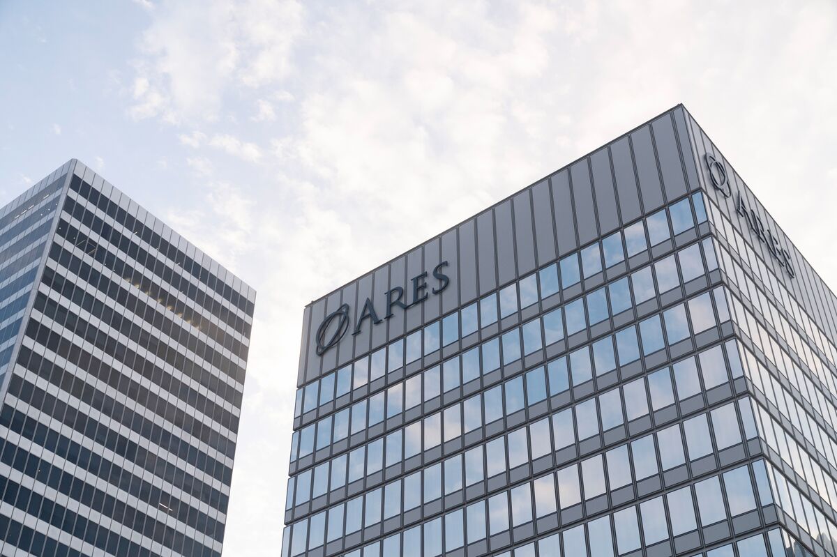 Ares Owed $547 Million After Collapse of Textor’s Eagle Football
